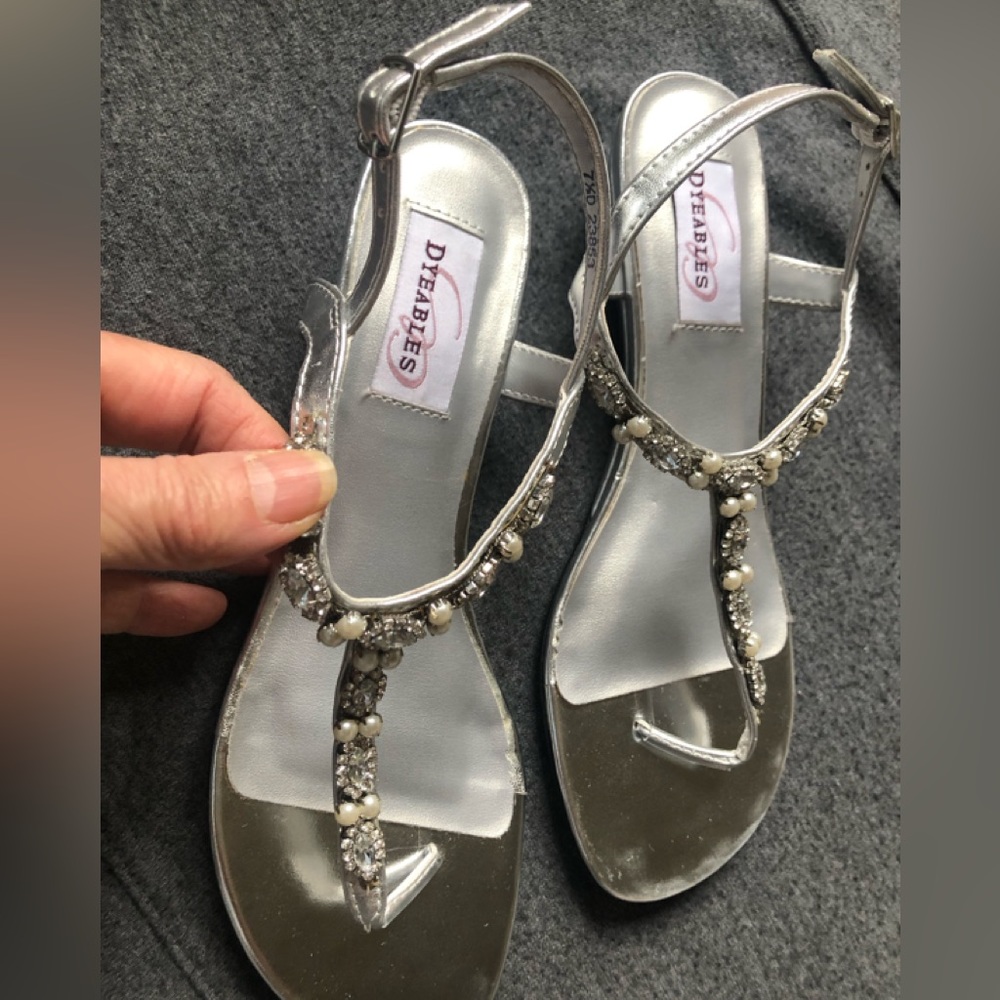 Womens NWOT dressy embellished silver sandal